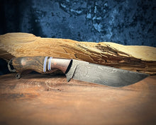 Load image into Gallery viewer, Tanto Hunter in Wave Pattern Damascus

