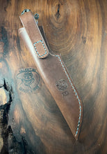 Load image into Gallery viewer, Tanto Hunter in Wave Pattern Damascus
